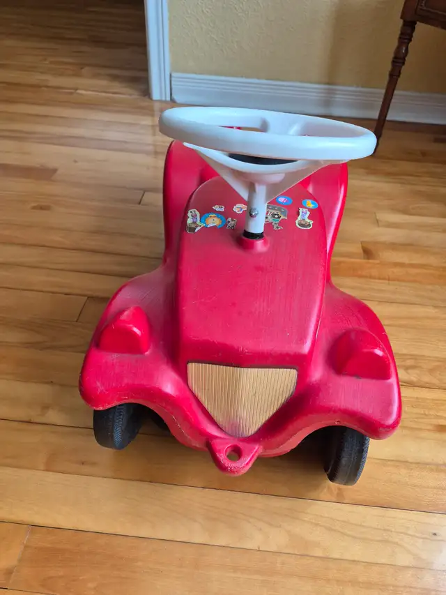 Red Ride-On Bobby Car fir kids with show protectors - Photo 3