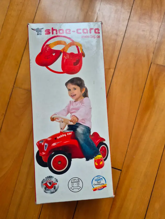 Red Ride-On Bobby Car fir kids with show protectors - Photo 4