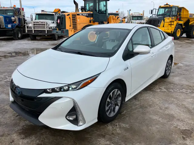 Toyota Prius Prime Upgrade Sedan - Photo 2