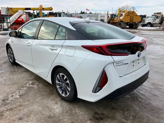Toyota Prius Prime Upgrade Sedan - Photo 3
