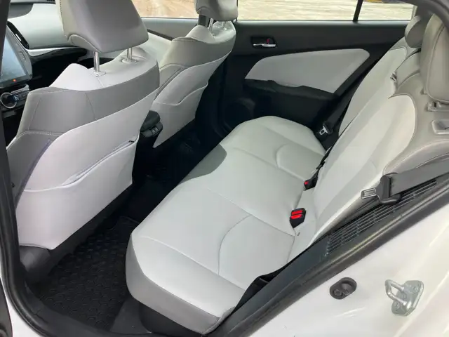 Toyota Prius Prime Upgrade Sedan - Photo 8