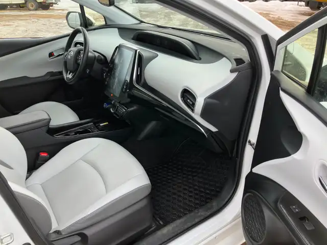 Toyota Prius Prime Upgrade Sedan - Photo 9