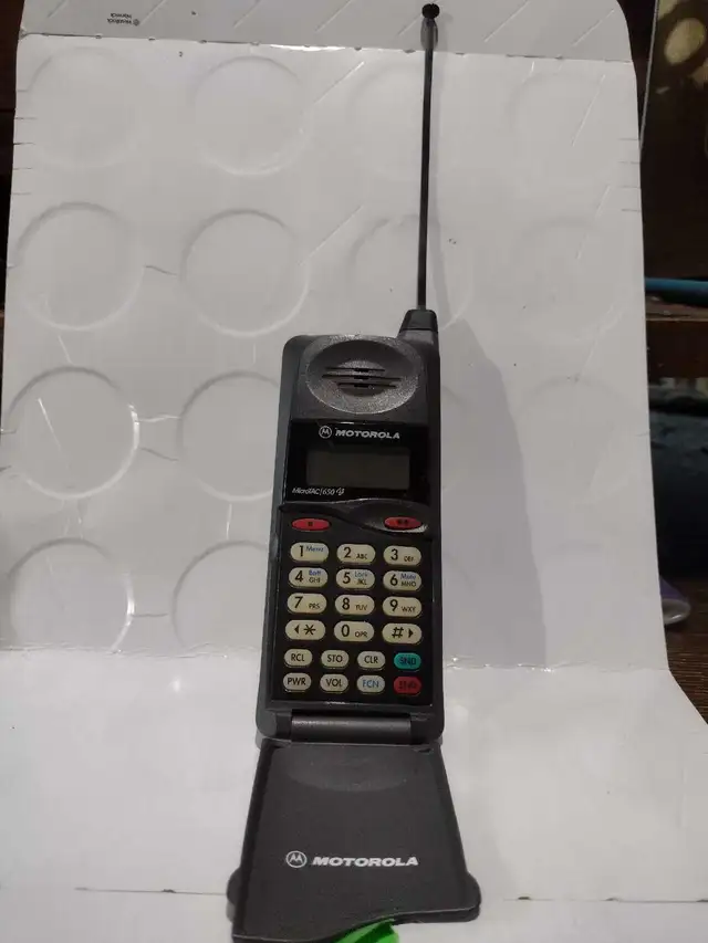 Cellulaire de collection / Motorola MicroTac/650e