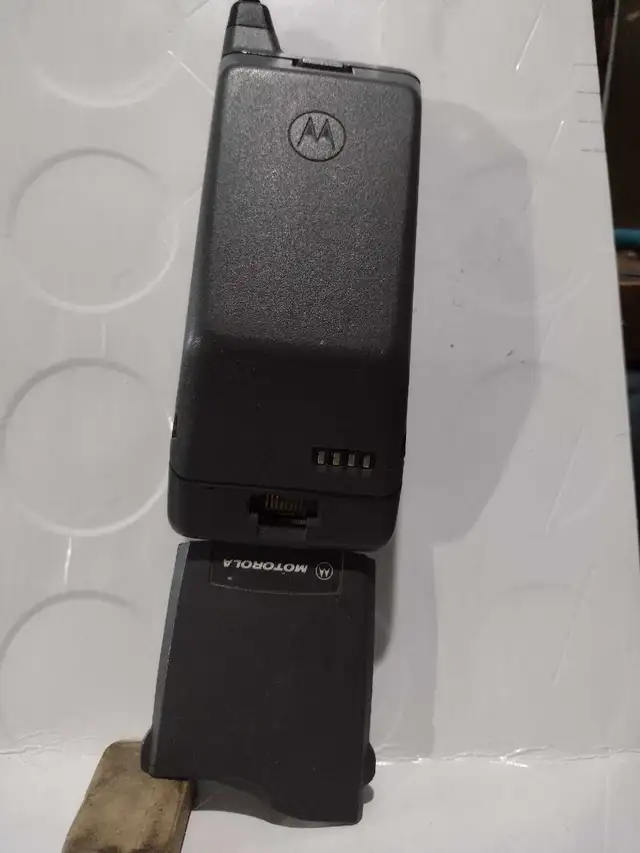 Cellulaire de collection / Motorola MicroTac/650e - Photo 3