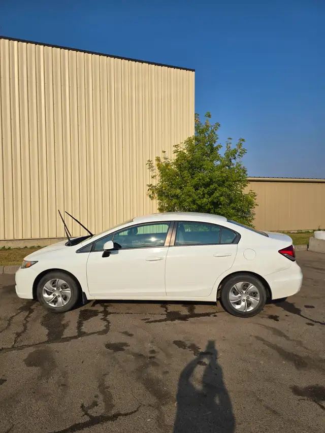 Honda Civic LX 2013 for sale with 2 sets of tires on rims