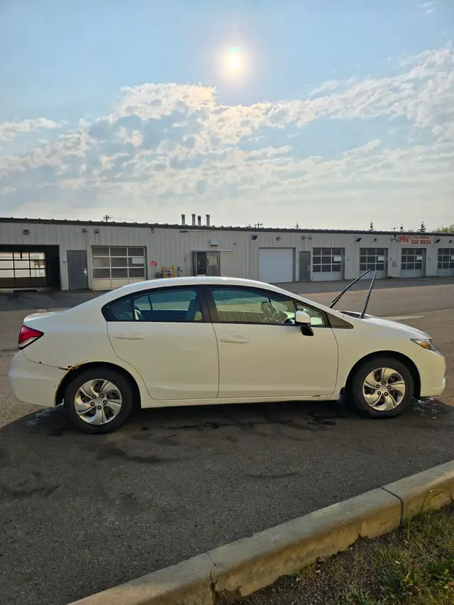 Honda Civic LX 2013 for sale with 2 sets of tires on rims - Photo 3