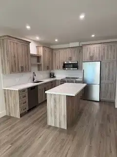 Beautiful Large 1 Bedroom Apartment - Photo 3