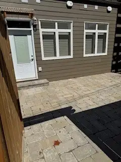 Beautiful Large 1 Bedroom Apartment - Photo 8