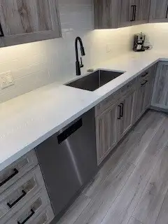 Beautiful Large 1 Bedroom Apartment - Photo 9