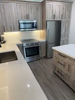 Beautiful Large 1 Bedroom Apartment - Photo 10