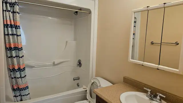 3 private bedrooms available: free WiFi & furnished for rent - Photo 9