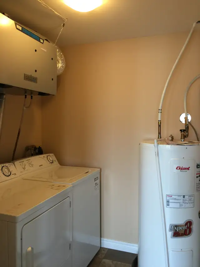 2 private bedrooms available for rent: Furnished & Free WiFi - Photo 9