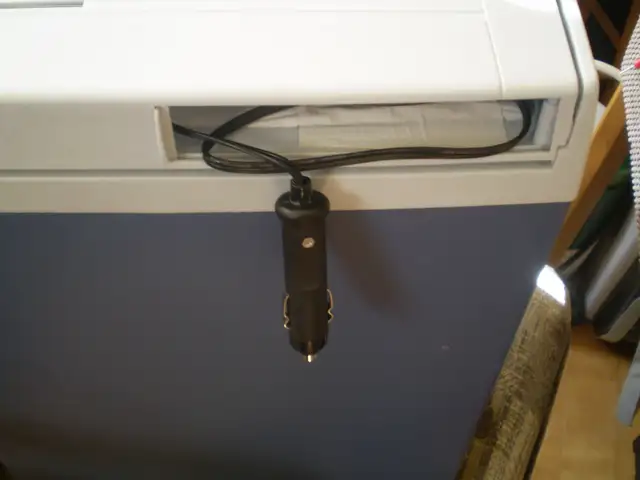 MOBICOOL (EZEtil) 12 VOLT COOLER-$75-42 CANS-6 2L BOTTLES-32 QT - Photo 8