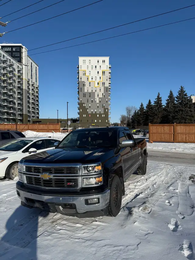 Cheverolet Silverado 1500 Z71 Ltz 4x4 Crew Cab- No accidents - Photo 2