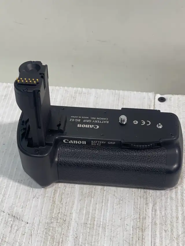 Canon BG-E2 Battery Grip - Photo 3