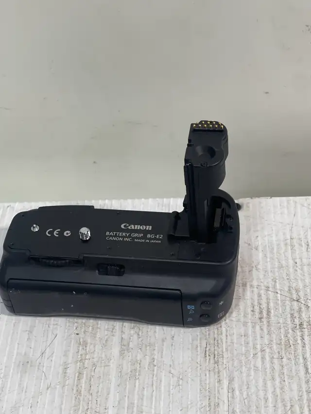 Canon BG-E2 Battery Grip - Photo 5