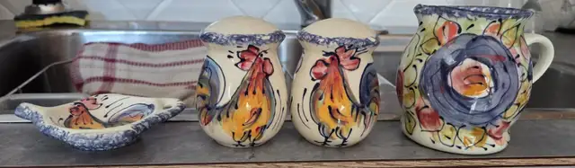 Rooster art work and figurines - Photo 2