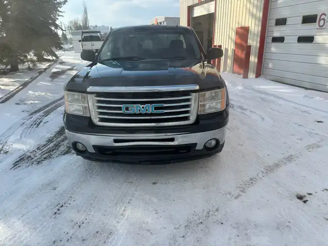 2011 GMC SIERRA  4x4 SLE - Photo 2