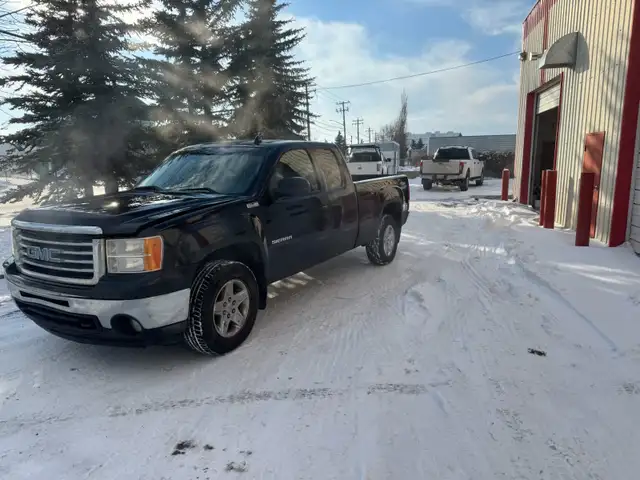 2011 GMC SIERRA  4x4 SLE - Photo 9