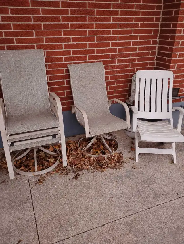 FREE Patio Furniture - Photo 2