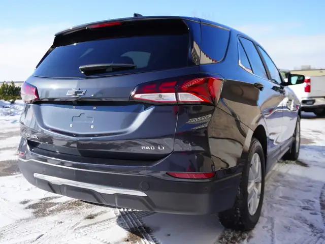 2022 Chevrolet Equinox AWD onlyl 36 K! | Loaded | Impeccable - Photo 8