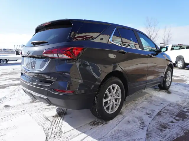 2022 Chevrolet Equinox AWD onlyl 36 K! | Loaded | Impeccable - Photo 9