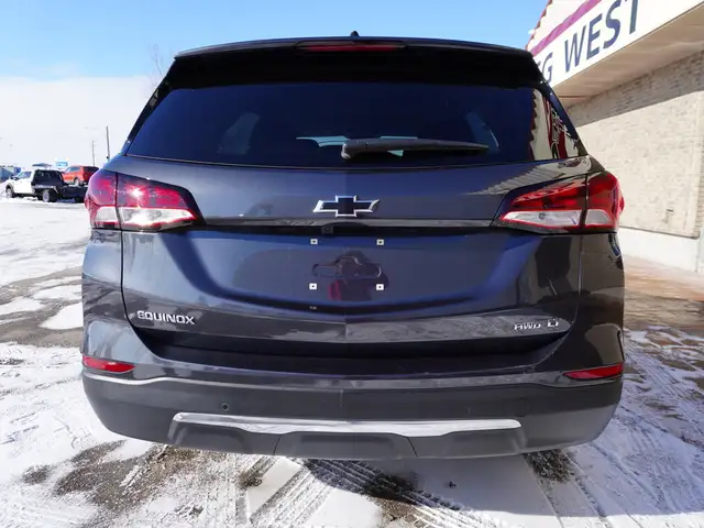 2022 Chevrolet Equinox AWD onlyl 36 K! | Loaded | Impeccable - Photo 10