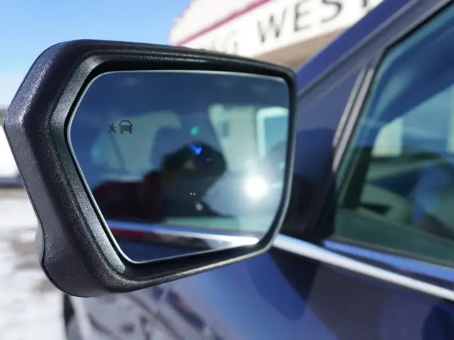 2022 Chevrolet Equinox AWD onlyl 36 K! | Loaded | Impeccable - Photo 15