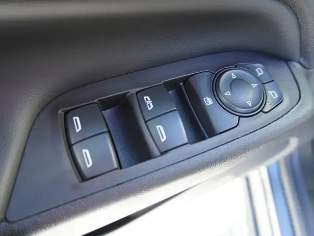 2022 Chevrolet Equinox AWD onlyl 36 K! | Loaded | Impeccable - Photo 16