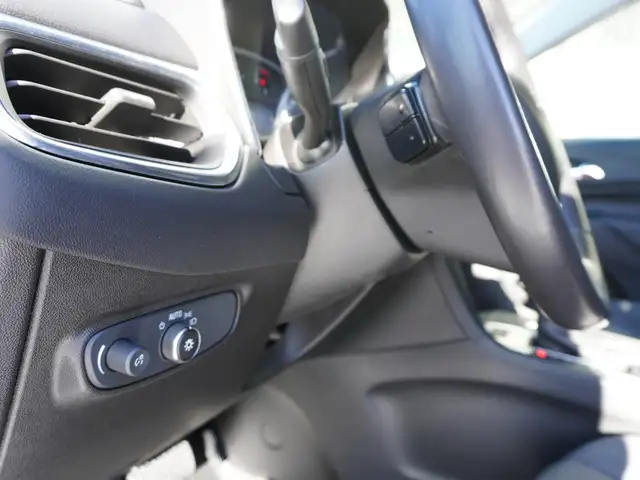 2022 Chevrolet Equinox AWD onlyl 36 K! | Loaded | Impeccable - Photo 17