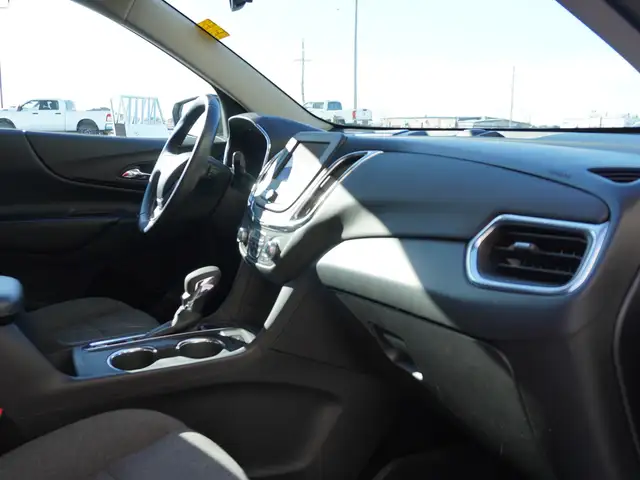 2022 Chevrolet Equinox AWD onlyl 36 K! | Loaded | Impeccable - Photo 28