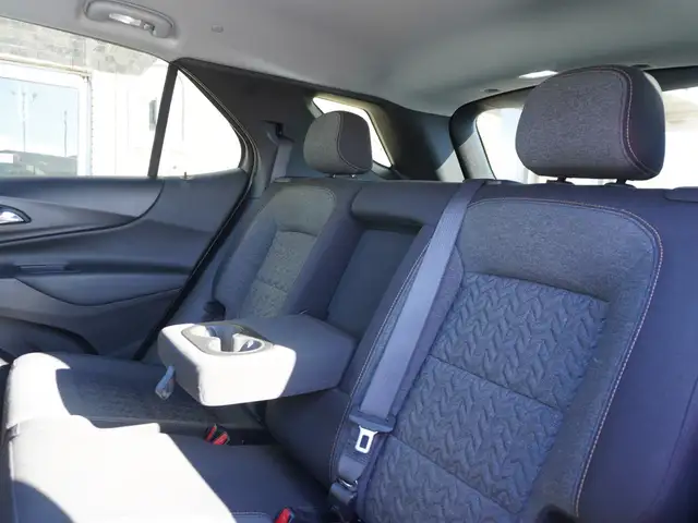 2022 Chevrolet Equinox AWD onlyl 36 K! | Loaded | Impeccable - Photo 32