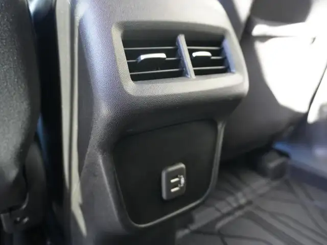 2022 Chevrolet Equinox AWD onlyl 36 K! | Loaded | Impeccable - Photo 39