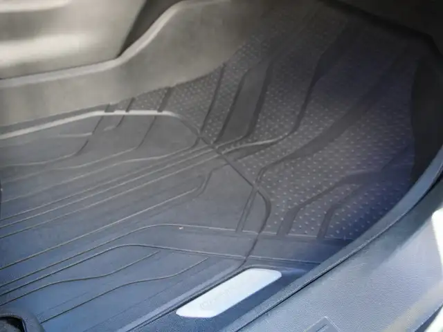 2022 Chevrolet Equinox AWD onlyl 36 K! | Loaded | Impeccable - Photo 45