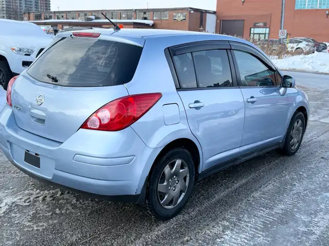 2011 Nissan Versa 5dr HB I4 Auto 1.8 S - Photo 4