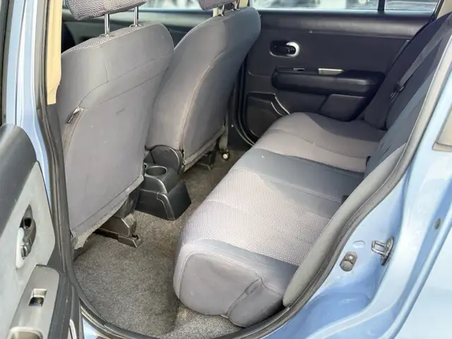 2011 Nissan Versa 5dr HB I4 Auto 1.8 S - Photo 9