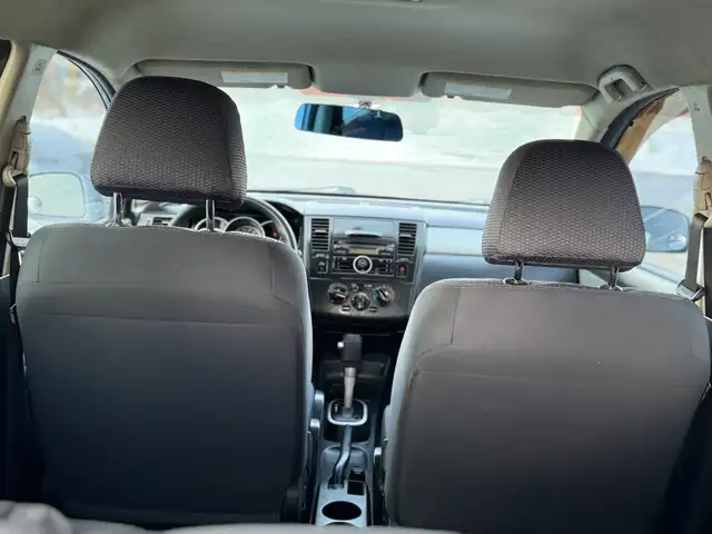 2011 Nissan Versa 5dr HB I4 Auto 1.8 S - Photo 10