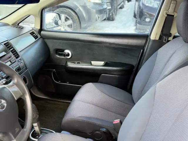 2011 Nissan Versa 5dr HB I4 Auto 1.8 S - Photo 11