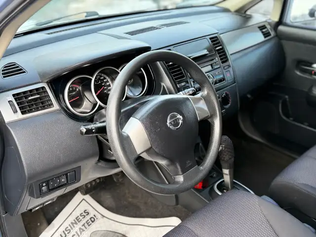 2011 Nissan Versa 5dr HB I4 Auto 1.8 S - Photo 12