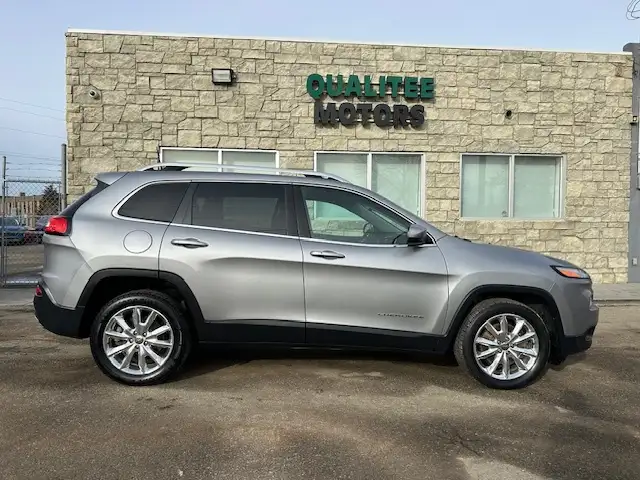 2016 Jeep Cherokee FWD 4dr Limited - Photo 4