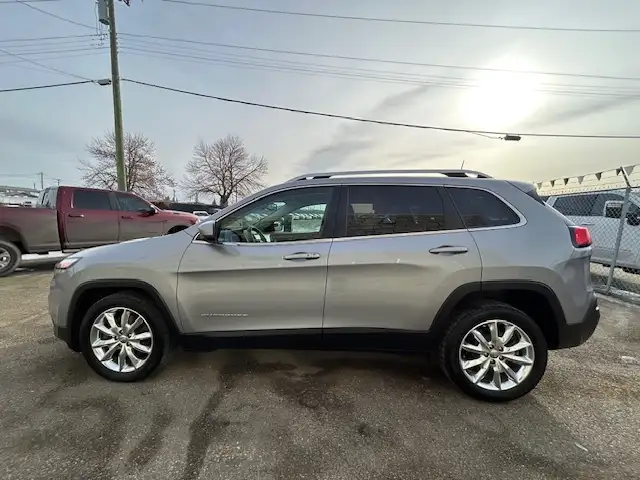 2016 Jeep Cherokee FWD 4dr Limited - Photo 8