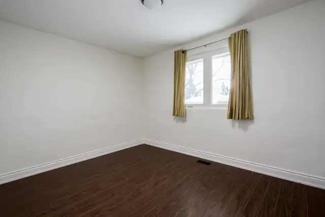 FEMALE ACCOMODATION NEWMARKET - NEAR YONGE AND DAVIS - Photo 3