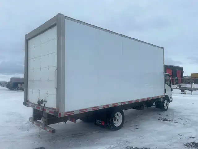 2021 Isuzu NPR-HD 20ft cube van - Photo 4