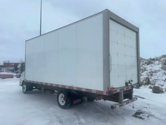 2021 Isuzu NPR-HD 20ft cube van - Photo 5