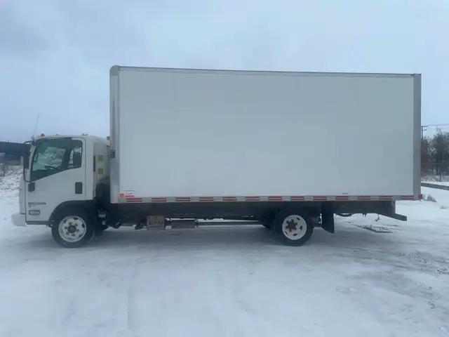 2021 Isuzu NPR-HD 20ft cube van - Photo 6