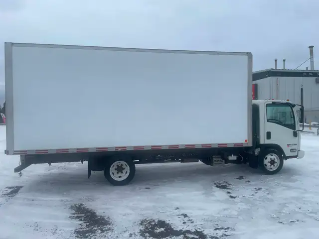 2021 Isuzu NPR-HD 20ft cube van - Photo 7