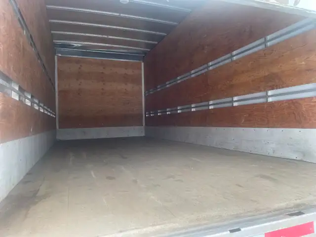 2021 Isuzu NPR-HD 20ft cube van - Photo 8