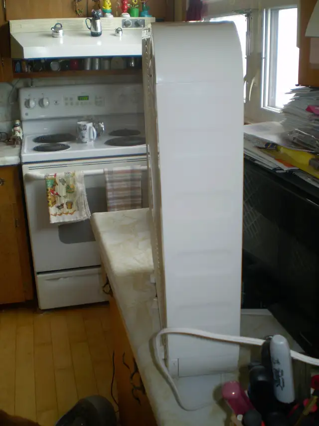 PORTABLE BOX FAN-LIKE NEW-3 SPEEDS-$20 - Photo 3