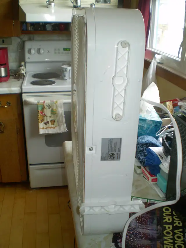 PORTABLE BOX FAN-LIKE NEW-3 SPEEDS-$20 - Photo 4