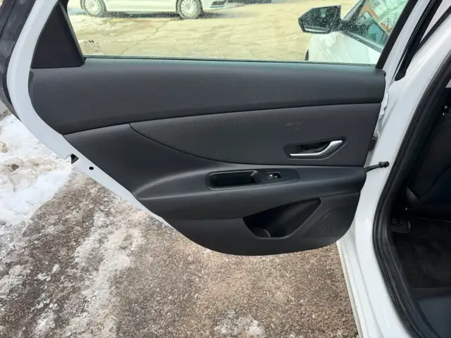 2024 Hyundai Elantra Preferred - Photo 18